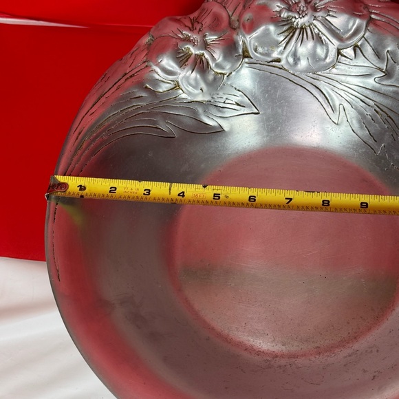 Elegant Silver Floral Serving Bowl Set - Picture 12 of 12